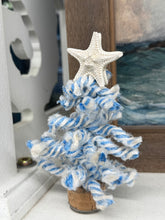 Load image into Gallery viewer, Mini lobster rope trees
