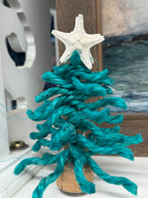 Load image into Gallery viewer, Mini lobster rope trees
