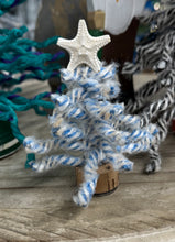 Load image into Gallery viewer, Mini lobster rope trees
