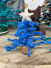 Load image into Gallery viewer, Mini lobster rope trees
